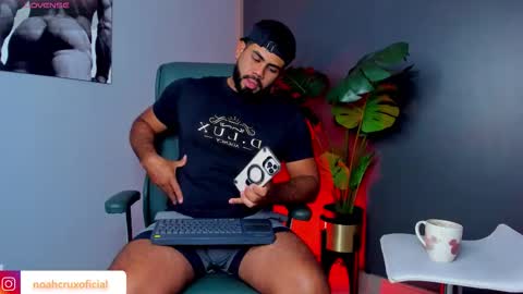 Snapshot of noahcrux chatting on 7, 3, 2026 Noah online show from 7, 3, 2026