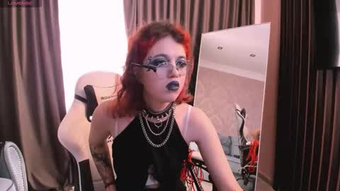 Snapshot of noellegothicshadow chatting on 27, 9, 2025 Elly online show from 27, 9, 2025