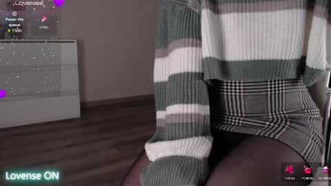 noelleneptune online show from 11, 4, 2026