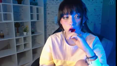 Snapshot of noeva_ chatting on 4, 10, 2025 Noeva online show from 4, 10, 2025