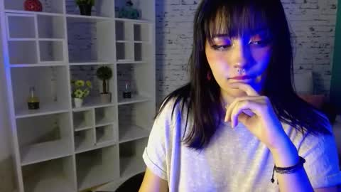 Snapshot of noeva_ chatting on 11, 10, 2025 Noeva online show from 11, 10, 2025