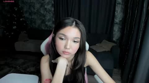 Snapshot of nomibean chatting on 17, 12, 2025 nomi online show from 17, 12, 2025