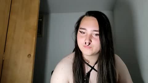 nonbinarybeauty20 online show from 4, 10, 2025