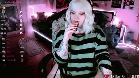 Snapshot of noori_hope chatting on 1, 2, 2025 Noori online show from 1, 2, 2025