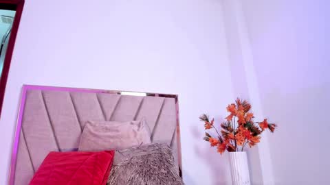 Snapshot of nora_dasilva chatting on 14, 12, 2024 Nora Da Silva online show from 14, 12, 2024