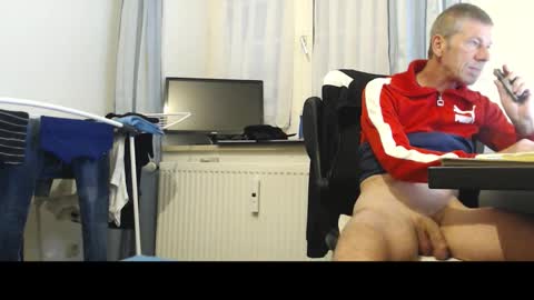 Snapshot of normuc chatting on 3, 10, 2025 Normuc online show from 3, 10, 2025