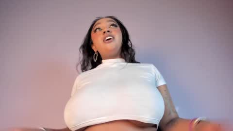 Snapshot of nova_swan chatting on 11, 12, 2024 NOVA online show from 11, 12, 2024