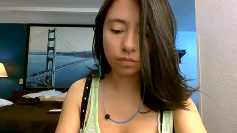 Snapshot of nudecosmetics chatting on 23, 10, 2025 Gigi Bloom online show from 23, 10, 2025