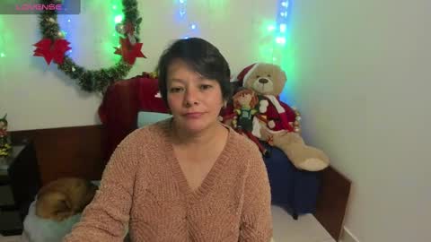 nuit_rose online show from 4, 1, 2025
