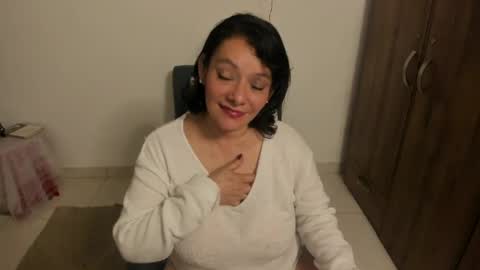 nuit_rose online show from 8, 5, 2026