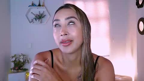 Nycole online show from 10, 3, 2025