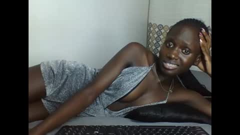 nylamoon1 online show from 19, 5, 2026