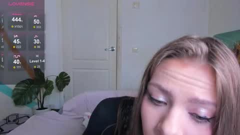 Snapshot of nymphobabee chatting on 20, 2, 2026 crystal 3 online show from 20, 2, 2026