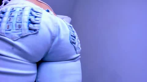 xionela gates online show from 6, 10, 2025