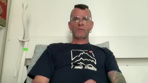 Snapshot of o_johnny_deep_o chatting on 8, 4, 2026 Jonathan Deep online show from 8, 4, 2026