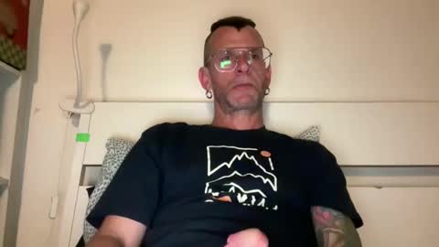 Snapshot of o_johnny_deep_o chatting on 8, 4, 2026 Jonathan Deep online show from 8, 4, 2026