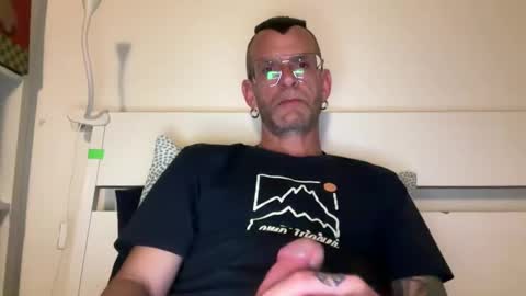 Snapshot of o_johnny_deep_o chatting on 9, 4, 2026 Jonathan Deep online show from 9, 4, 2026