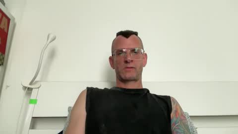 Snapshot of o_johnny_deep_o chatting on 15, 4, 2026 Jonathan Deep online show from 15, 4, 2026