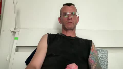 Snapshot of o_johnny_deep_o chatting on 16, 4, 2026 Jonathan Deep online show from 16, 4, 2026