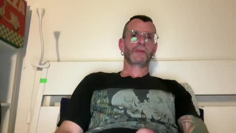 Snapshot of o_johnny_deep_o chatting on 8, 5, 2026 Jonathan Deep online show from 8, 5, 2026