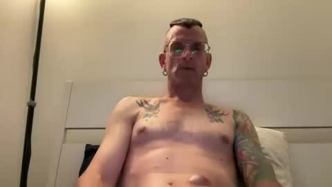 Snapshot of o_johnny_deep_o chatting on 25, 5, 2026 Jonathan Deep online show from 25, 5, 2026
