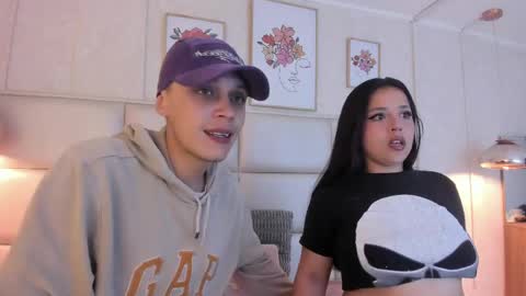 Sara Help me reach 1000 followers online show from 6, 5, 2026