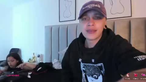 Sara Help me reach 1000 followers online show from 11, 6, 2026