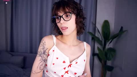 Snapshot of odettehatt chatting on 13, 9, 2025 Thea online show from 13, 9, 2025