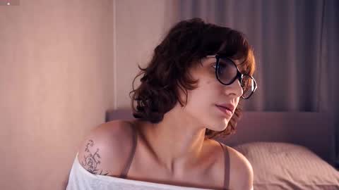 Snapshot of odettehatt chatting on 24, 11, 2025 Thea online show from 24, 11, 2025