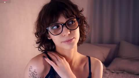 Snapshot of odettehatt chatting on 25, 11, 2025 Thea online show from 25, 11, 2025