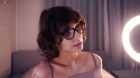 Snapshot of odettehatt chatting on 1, 12, 2025 Thea online show from 1, 12, 2025