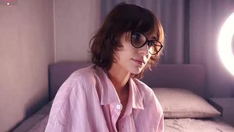 Snapshot of odettehatt chatting on 3, 12, 2025 Thea online show from 3, 12, 2025