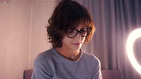 Snapshot of odettehatt chatting on 15, 12, 2025 Thea online show from 15, 12, 2025