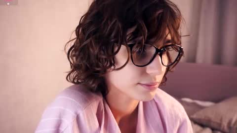 Snapshot of odettehatt chatting on 20, 12, 2025 Thea online show from 20, 12, 2025