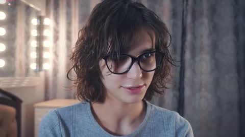 Snapshot of odettehatt chatting on 7, 1, 2026 Thea online show from 7, 1, 2026