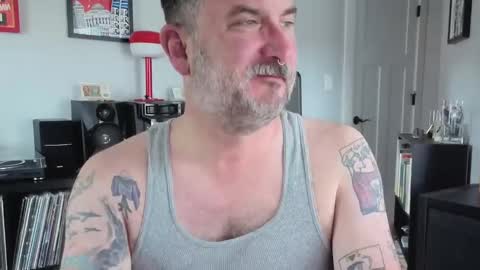 Snapshot of office_dad chatting on 16, 9, 2025 Office Dad online show from 16, 9, 2025