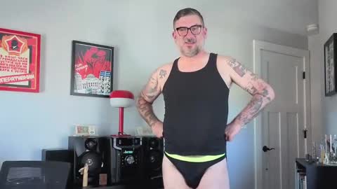 Snapshot of office_dad chatting on 19, 9, 2025 Office Dad online show from 19, 9, 2025