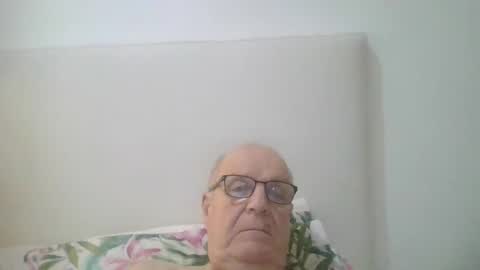 Snapshot of oggi95 chatting on 3, 1, 2025 oggi95 online show from 3, 1, 2025