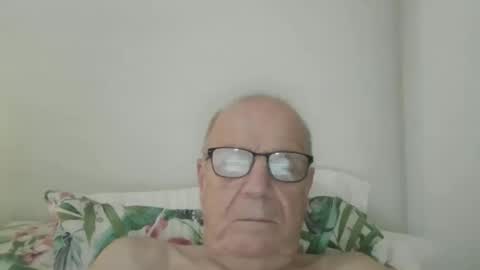 Snapshot of oggi95 chatting on 23, 9, 2025 oggi95 online show from 23, 9, 2025