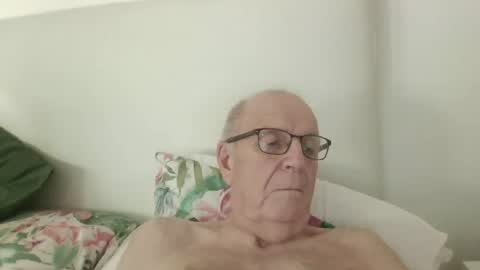 Snapshot of oggi95 chatting on 24, 9, 2025 oggi95 online show from 24, 9, 2025