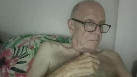 Snapshot of oggi95 chatting on 10, 10, 2025 oggi95 online show from 10, 10, 2025