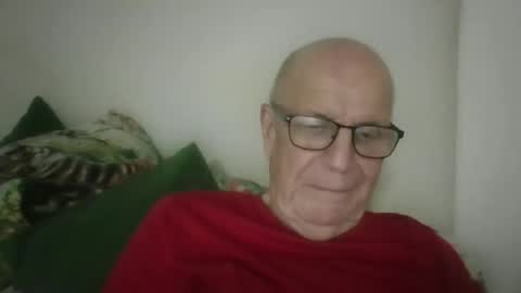 Snapshot of oggi95 chatting on 14, 10, 2025 oggi95 online show from 14, 10, 2025