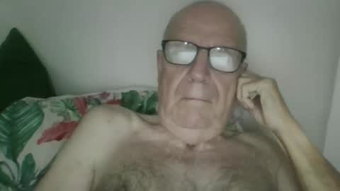 Snapshot of oggi95 chatting on 18, 10, 2025 oggi95 online show from 18, 10, 2025