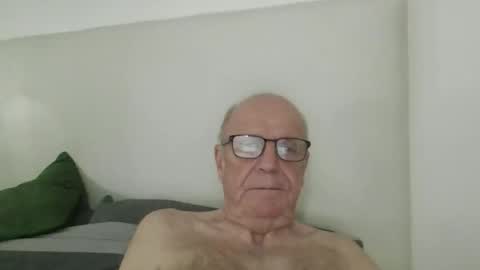 Snapshot of oggi95 chatting on 6, 11, 2025 oggi95 online show from 6, 11, 2025