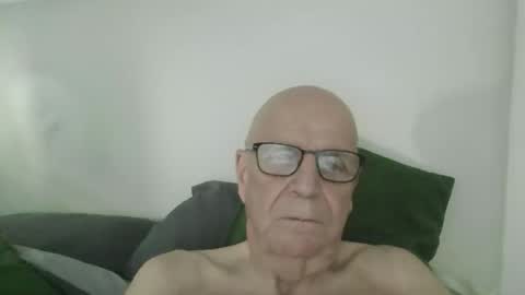 Snapshot of oggi95 chatting on 10, 11, 2025 oggi95 online show from 10, 11, 2025