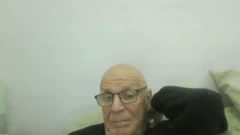 Snapshot of oggi95 chatting on 14, 11, 2025 oggi95 online show from 14, 11, 2025