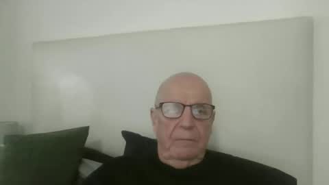 Snapshot of oggi95 chatting on 17, 11, 2025 oggi95 online show from 17, 11, 2025