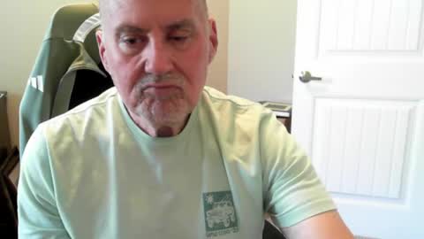 Snapshot of ohfukitsbob chatting on 14, 4, 2026 ohfukitsbob online show from 14, 4, 2026