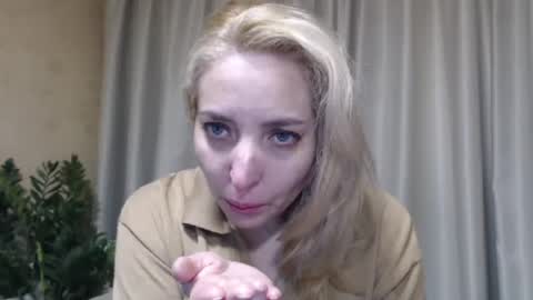Snapshot of ohsweetmari chatting on 12, 4, 2026 Mari online show from 12, 4, 2026