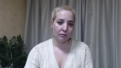 Snapshot of ohsweetmari chatting on 18, 4, 2026 Mari online show from 18, 4, 2026